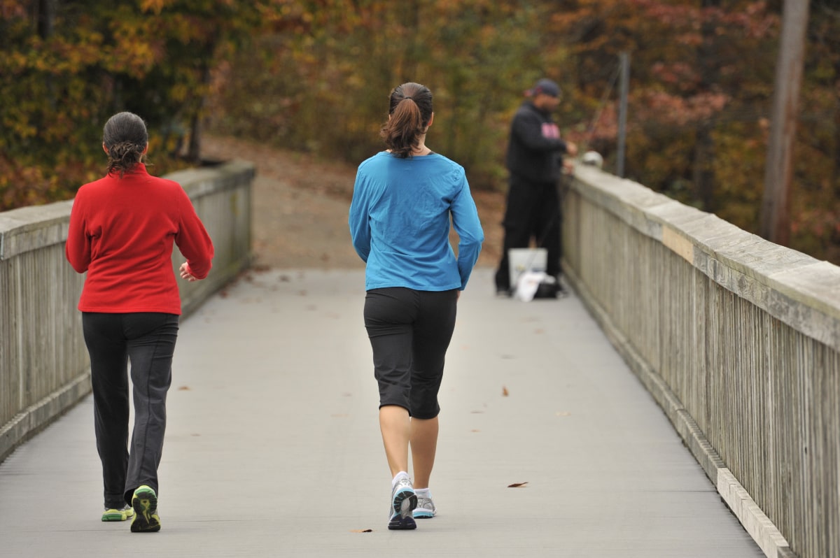 Proper Walking Form Video Demonstration by a Physical Therapist